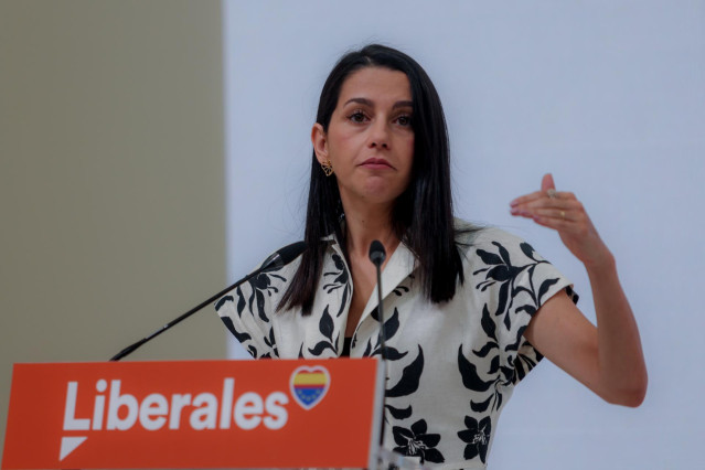 La presidenta de Ciudadanos, Inés Arrimadas, comparece después de una reunión conjunta del Comité Permanente y el Equipo de Ciudadanos, en la sede nacional de Cs, a 5 de septiembre de 2022, en Madrid (España).