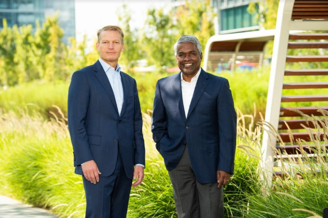 El director ejecutivo de Mandiant, Kevin Mandia, y el consejero delegado de Google Cloud, Thomas Kurian.