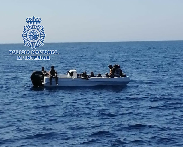 Archivo - Imagen de archivo de una patera localizada en aguas próximas a Almería