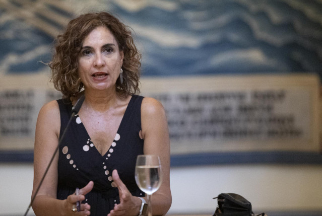 La ministra de Hacienda y Función Pública, María Jesús Montero, durante el acto de hoy en Sevilla.  A 09 de septiembre de 2022, en Sevilla (Andalucía, España).La ministra de Hacienda y Función Pública, María Jesús Montero, y el alcalde de Sevilla, Antonio