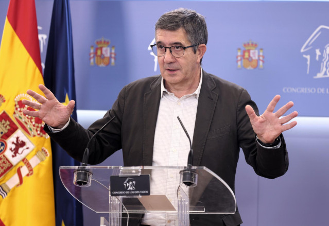 El portavoz del Grupo Parlamentario Socialista en el Congreso de los Diputados, Patxi López, interviene en una rueda de prensa previa a una Junta de Portavoces, en el Congreso de los Diputados, a 13 de septiembre de 2022, en Madrid (España). Esta es la pr