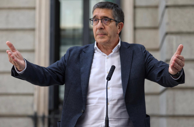 Archivo - El portavoz del Grupo Socialista en el Congreso, Patxi López.