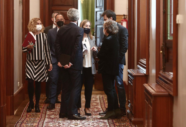 Archivo - La presidenta del Congreso de los Diputados, Meritxell Batet (i); y el vicepresidente primero del Congreso de los Diputados por el PSOE, Alfonso Rodríguez Gómez de Celis (2i).