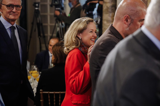 La vicepresidenta primera y ministra de Asuntos Económicos y Transformación Digital, Nadia Calviño, a su llegada a un desayuno informativo de Fórum Europa, en el Casino Gran Círculo, a 15 de septiembre de 2022, en Madrid (España).