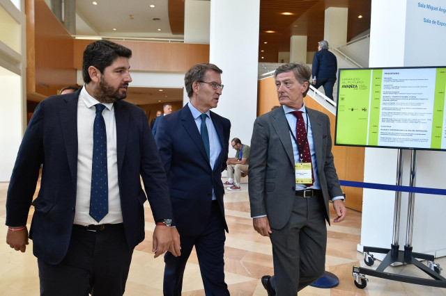 Alberto Núñez Feijóo y Fernando López Miras, en la segunda edición de 'Avanza'-Foro de Empresa Familiar de la Región de Murcia