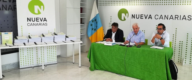 El secretario de Organización de NC, Carmelo Ramírez; el director del Gabinete Jurídico de NC, Pablo Rodríguez, y el jurista asesor en el procedimiento judicial, Jorge Pazos.