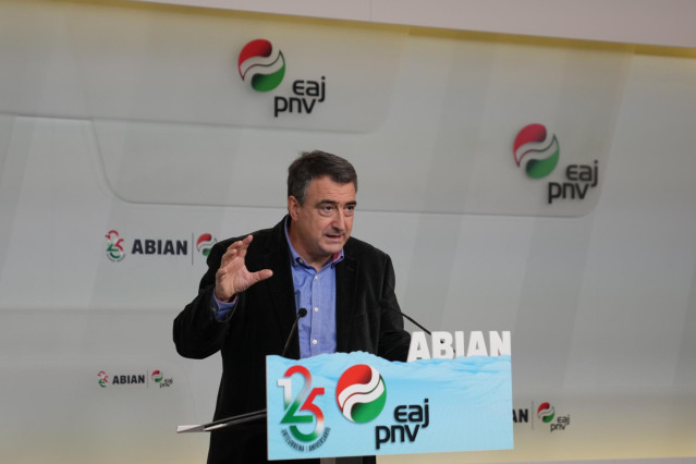 Archivo - El portavoz del PNV en el Congreso de los Diputados, Aitor Esteban, en rueda de prensa,