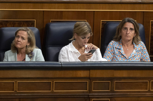 Archivo - (I-D) La vicepresidenta de Asuntos Económicos, Nadia Calviño; la vicepresidenta de Trabajo y Economía Social, Yolanda Díaz, y la vicepresidenta para la Transición Ecológica y el Reto Demográfico, Teresa Ribera