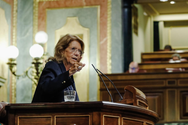 La vicesecretaria sectorial del Partido Popular, Elvira Rodríguez, interviene durante una sesión plenaria en el Congreso