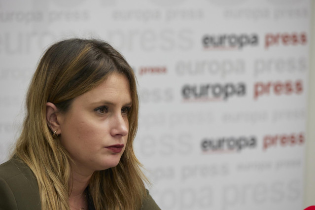Archivo - La portavoz adjunta de Unidas Podemos en la Asamblea de Madrid y coportavoz estatal de la formación morada, Alejandra Jacinto, durante una entrevista con Europa Press, a 28 de abril de 20222, en Madrid (España).