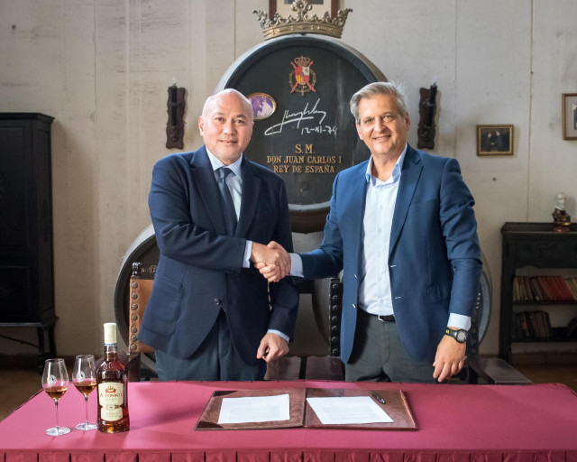 El consejero delegado y director general de Williams & Humbert, Jesús Medina García de Polavieja, y el presidente de The Keepers, Paulino Santamarina.
