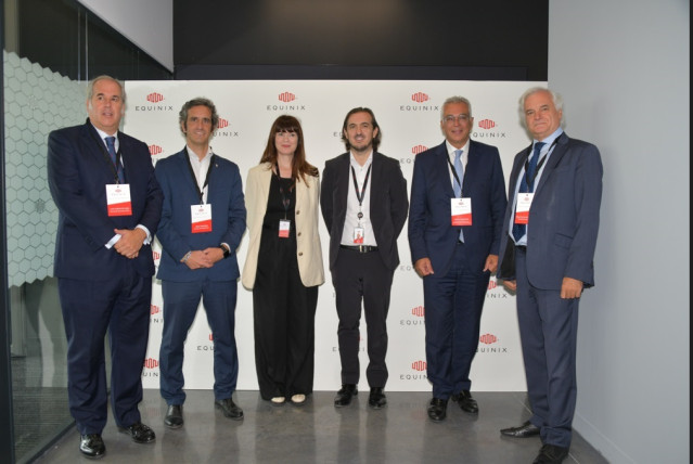 Archivo - Luis Suárez de Lezo, secretario general de AICA; Aitor Retolaza, Alcalde de Alcobendas; Judith Gardiner, Vice President, Growth and Emerging Markets en Equinix; Ignacio Velilla, Managing Director de Equinix en España; Carlos Izquierdo, Consejero