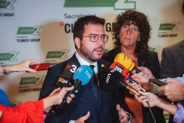 El presidente del Govern, Pere Aragonès, y la consellera de Acción Climática, Alimentación y Agenda Rural, Teresa Jordà, en declaraciones a los periodistas durante la Climate Week NYC en Nueva York (Estados Unidos).