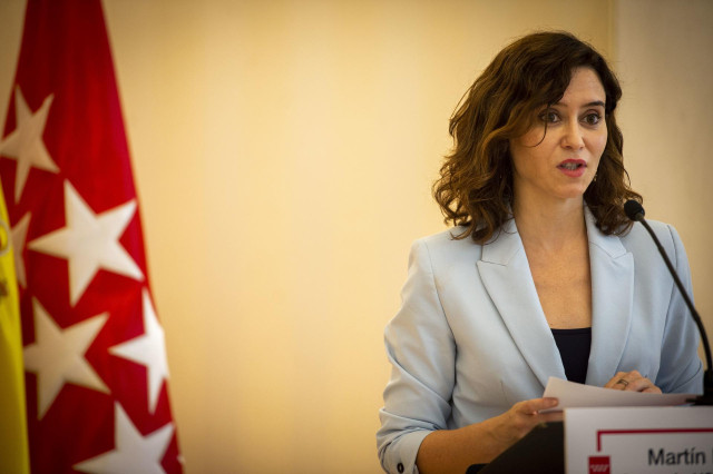 La presidenta de la Comunidad de Madrid, Isabel Díaz Ayuso, interviene tras recibir al campeón junior del Open de Estados Unidos, Martín Landaluce, en la Real Casa de Correos, a 19 de septiembre de 2022, en Madrid (España).