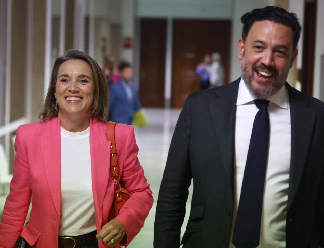 La secretaria general del Partido Popular, Cuca Gamarra y el diputado del Partido Popular en el Congreso Guillermo Mariscal