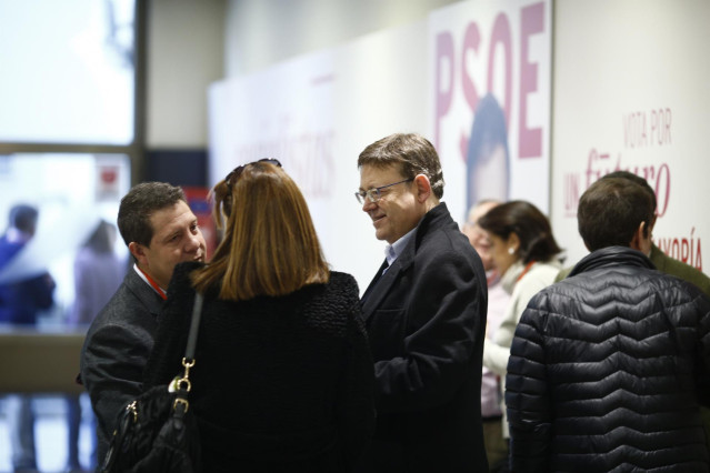 Archivo - Ximo Puig y Page a su llegada al Comité Federal del PSOE