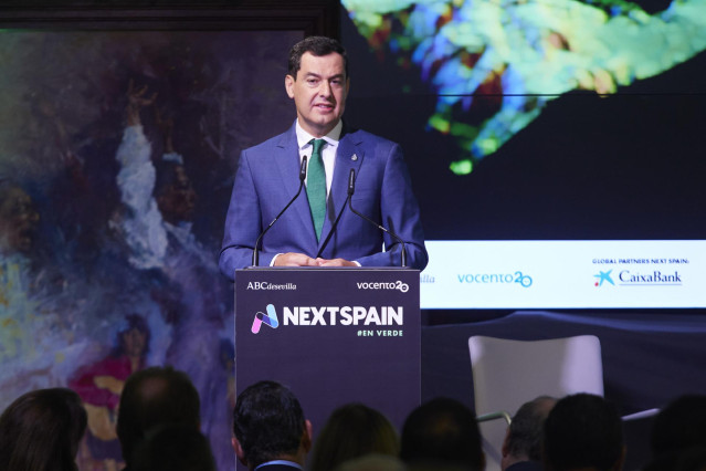 El presidente de la Junta de Andalucía, Juanma Moreno, interviene durante el Foro Vocento 'Next Spain: la España que queremos' en la Galería de ABC, a 20 de septiembre de 2022 en Sevilla (Andalucía, España)