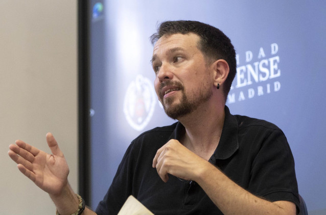 Archivo - El exvicepresidente del Gobierno de España, Pablo Iglesias, participa en la mesa redonda  en el curso 'La guerra que lo cambió todo: soberanía energética, geopolítica y nuevos derechos' durante la 35 Edición de los Cursos de Verano Complutense (