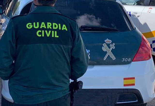 Archivo - Un agente de la Guardia Civil.