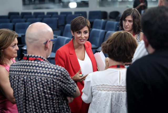 La ministra Portavoz, Isabel RodrÏguez, conversa con los periodistas al finalizar una rueda de prensa posterior a la reunión del Consejo de Ministros, a 20 de septiembre de 2022, en Madrid (España). El Consejo de Ministros ha aprobado una partida de 172 m