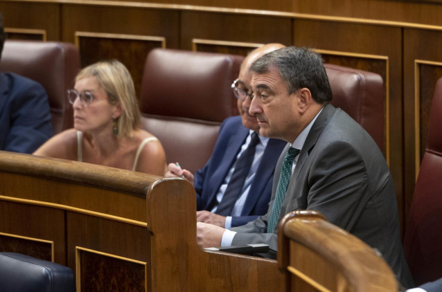 Archivo - El portavoz del PNV en el Congreso, Aitor Esteban, durante una sesión plenaria