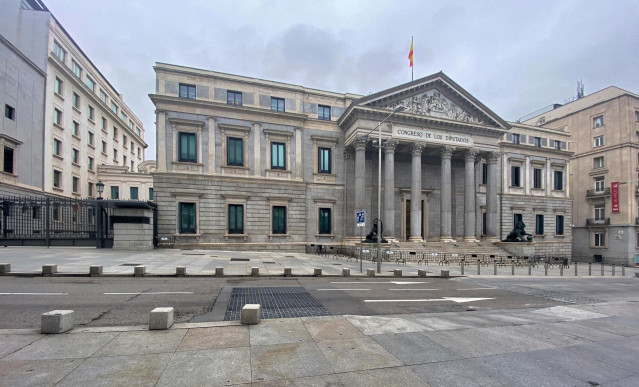 Archivo - Fachada del Congreso de los Diputados.