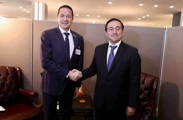 El ministro de Asuntos Exteriores, José Manuel Albares, y el canciller de Venezuela, Carlos Faría