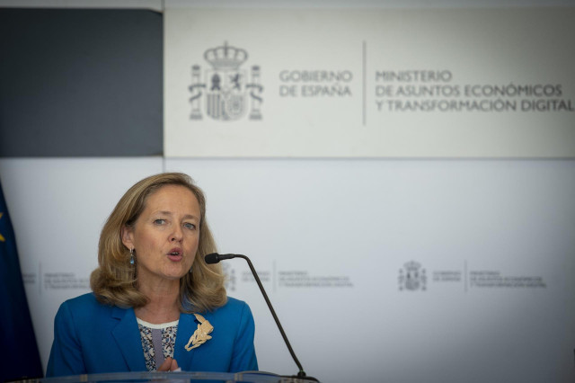 La vicepresidenta primera y ministra de Asuntos Económicos y Transformación Digital, Nadia Calviño, comparece tras una reunión con el ministro de Economía y Mar de Portugal, en la sede del Ministerio, a 20 de septiembre de 2022, en Madrid (España).