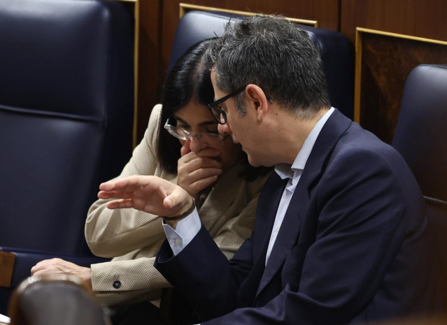 La ministra de Sanidad, Carolina Darias y el ministro de la Presidencia, Relaciones con las Cortes y Memoria Democrática, Félix Bolaños, durante una sesión plenaria en el Congreso de los Diputados, a 21 de septiembre de 2022, en Madrid (España).