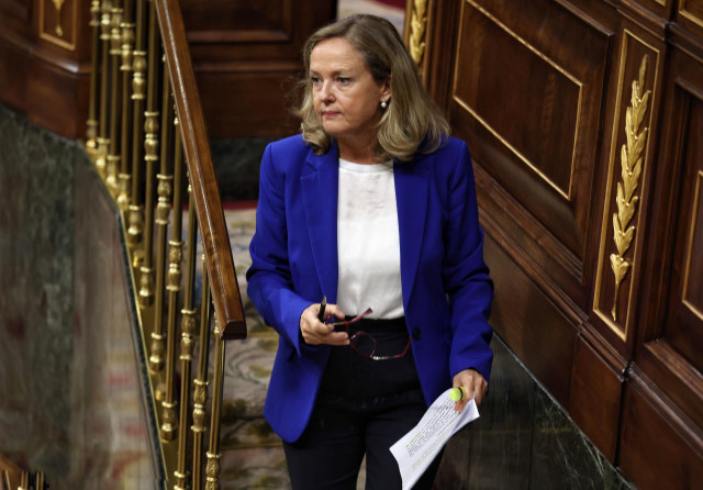 La vicepresidenta primera y ministra de Asuntos Económicos y Transformación Digital, Nadia Calviño, durante una sesión plenaria en el Congreso