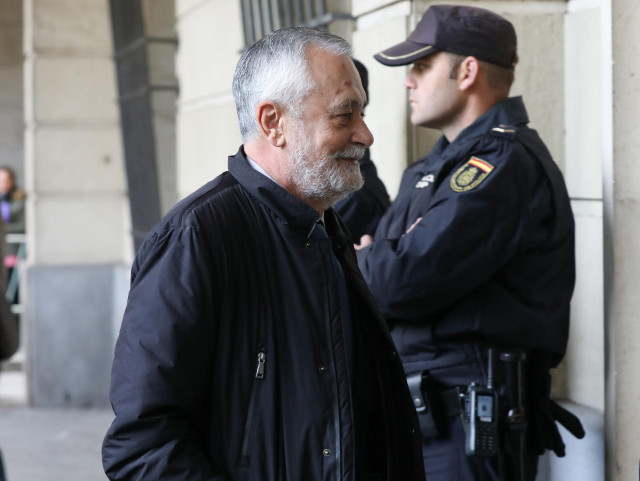 Archivo - El expresidente de la Junta de Andalucía, José Antonio Griñán, en una imagen de noviembre de 2019, cuando la Audiencia de Sevilla hizo pública la sentencia de los ERE.
