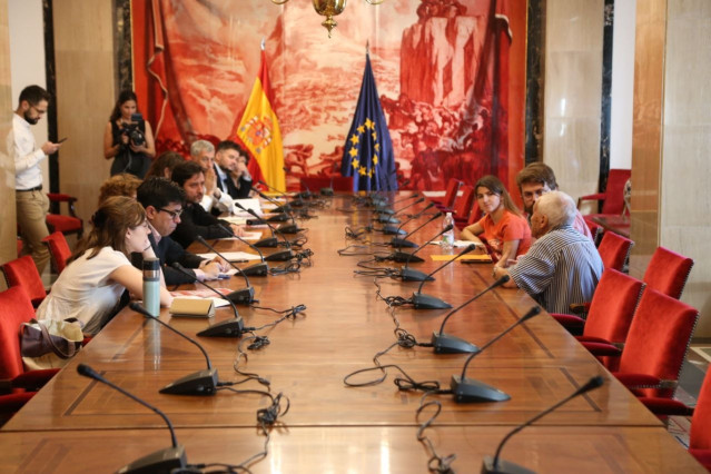Los sindicatos de inquilinos se han reunido esta mañana con David Lucas, Secretario General de Vivienda