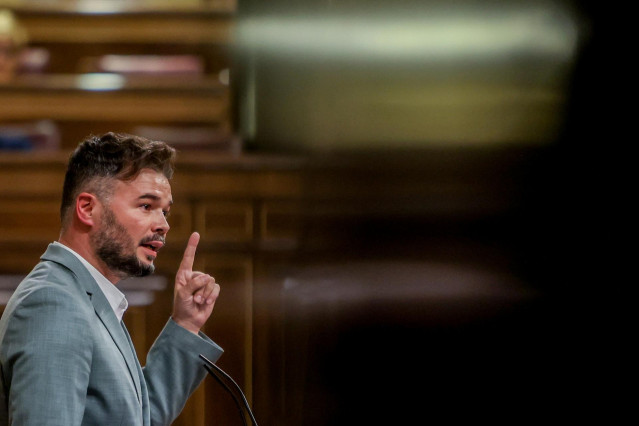 El portavoz de ERC en el Congreso, Gabriel Rufián, interviene durante una sesión plenaria.