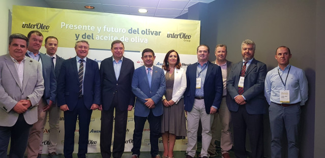 Planas (5i), junto a otros asistentes a la clausura de las jornadas.