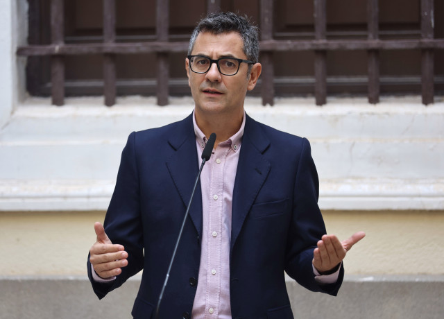 El ministro de la Presidencia, Relaciones con las Cortes y Memoria Democrática, Félix Bolaños, ofrece declaraciones a su llegada al Centro de Estudios Políticos y Constitucionales (CEPC), a 23 de septiembre de 2022, en Madrid (España).