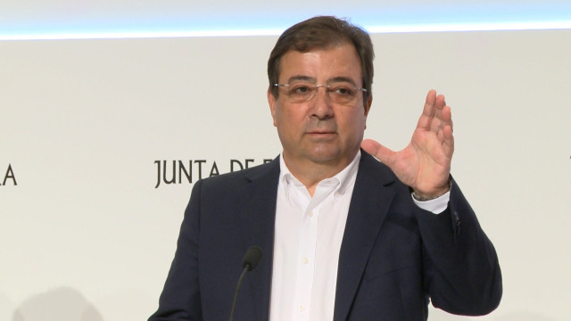 Imagen de archivo del presidente de la Junta de Extremadura, Guillermo Fernández Vara, en una rueda de prensa