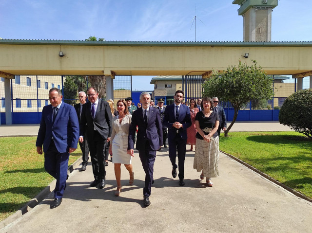 El ministro del Interior, Fernando Grande-Marlaska, en el Centro Penitenciario de Alcolea en Córdoba.