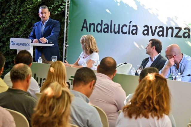 El consejero de la Presidencia, Antonio Sanz, este sábado en un acto de su partido sobre la bajada de impuestos en El Puerto de Santa María (Cádiz).