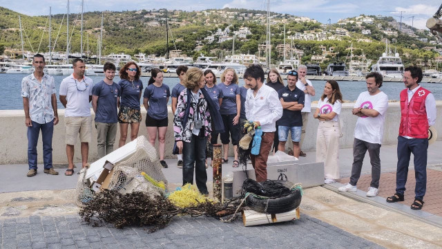 La Reina Sofía participando en el cierre de la campaña '1m2 por las playas y los mares'.