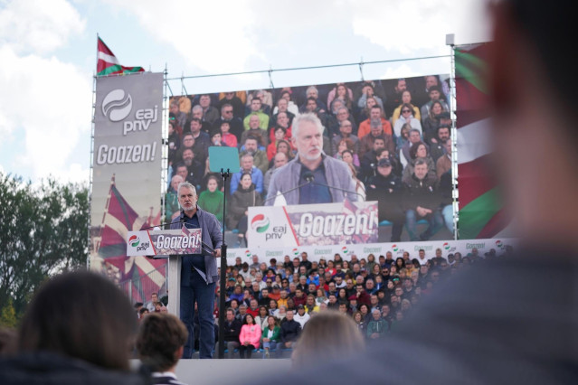 El lehendakari, Iñigo Urkullu, durante su intervención en el Alderdi Eguna, este domingo en Foronda