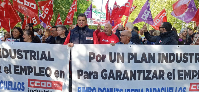 Imagen De La Concentración De La Plantilla De Bimbo Esta Mañana En Paracuellos De Jarama Para Protestar Por El Anuncio De Cierre De La Fábrica