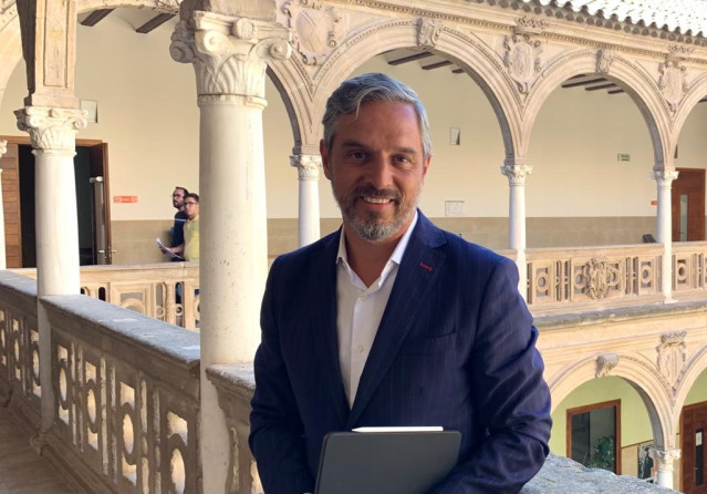 Archivo - El vicesecretario de Economía del PP, Juan Bravo, en la Sede Antonio Machado de la UNIA