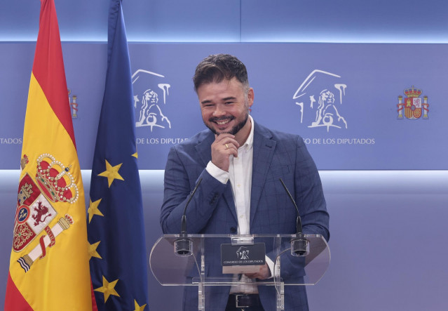 El portavoz parlamentario de ERC en el Congreso, Gabriel Rufián, ofrece una rueda de prensa previa a la Junta de Portavoces, en el Congreso de los Diputados, a 27 de septiembre de 2022, en Madrid (España).