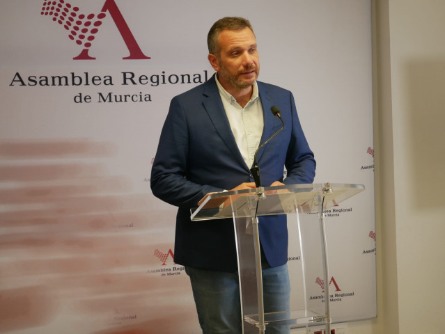 El portavoz del Grupo Parlamentario Popular, Joaquín Segado, en rueda de prensa