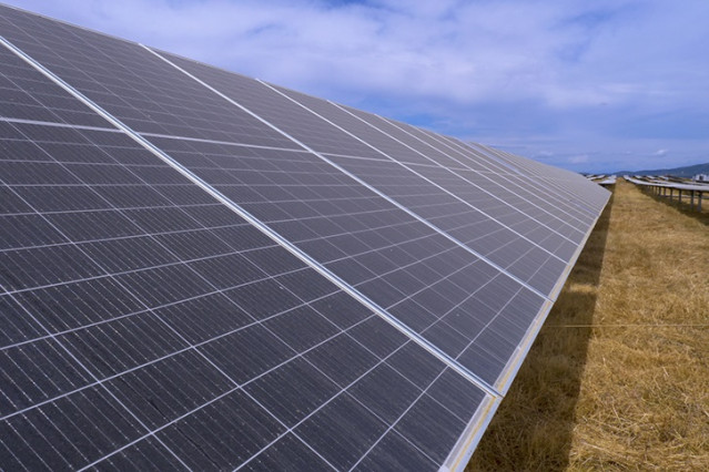 Planta fotovoltaica con seguidores solares de PV Hardware