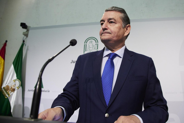 El consejero de Presidencia, Interior y Diálogo Social de la Junta de Andalucía, Antonio Sanz, durante la rueda de prensa posterior al Consejo de Gobierno andaluz en el Palacio de San Telmo, a 27 de septiembre de 2022, en Sevilla (Andalucía, España). Como