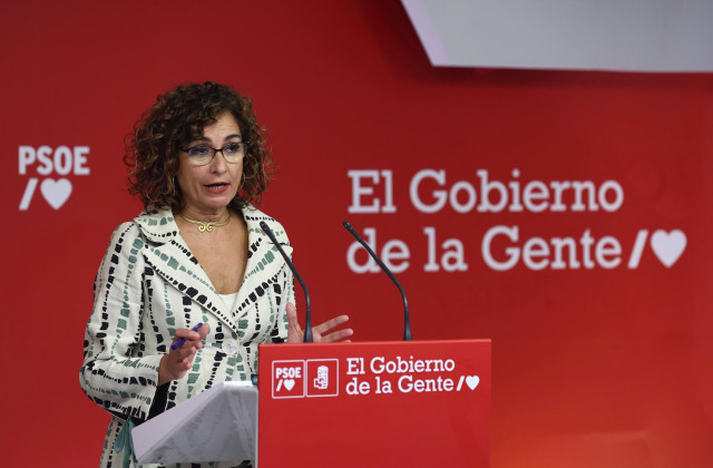 La vicesecretaria general del PSOE y ministra de Hacienda, María Jesús Montero, durante una rueda de prensa, en la sede del PSOE, a 26 de septiembre de 2022, en Madrid (España).