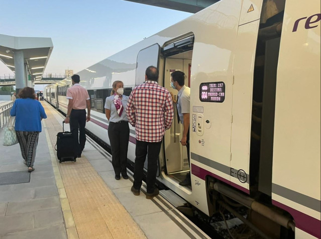 Archivo - Nuevo tren Alvia en Extremadura