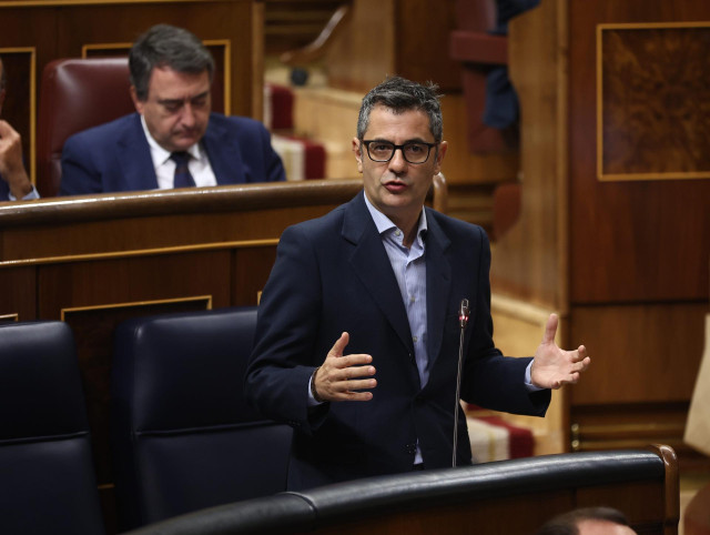El ministro de la Presidencia, Relaciones con las Cortes y Memoria Democrática, Félix Bolaños, interviene durante una sesión de control al Gobierno, a 28 de septiembre de 2022, en Madrid (España).