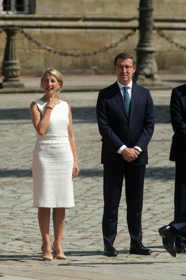 Archivo - La vicepresidenta segunda del Gobierno y ministra de Trabajo, Yolanda Díaz, y el líder del PP, Alberto Núñez Feijóo, en una Ofrenda Nacional al Apóstol Santiago, a 25 de julio de 2022, en Santiago de Compostela, A Coruña, Galicia (España).